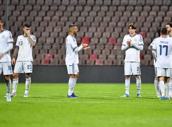 giocatori dell'italia a fine partita contro la bosnia