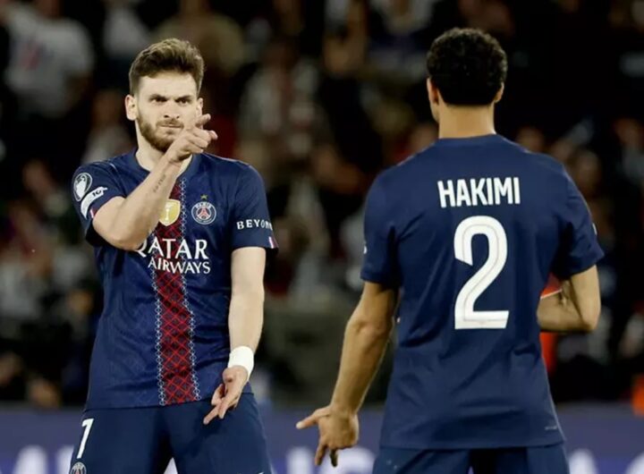 Kvaratskhelia festeggia dopo il gol