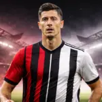 Lewandowski con metà maglia del Milan e metà maglia della Juventus