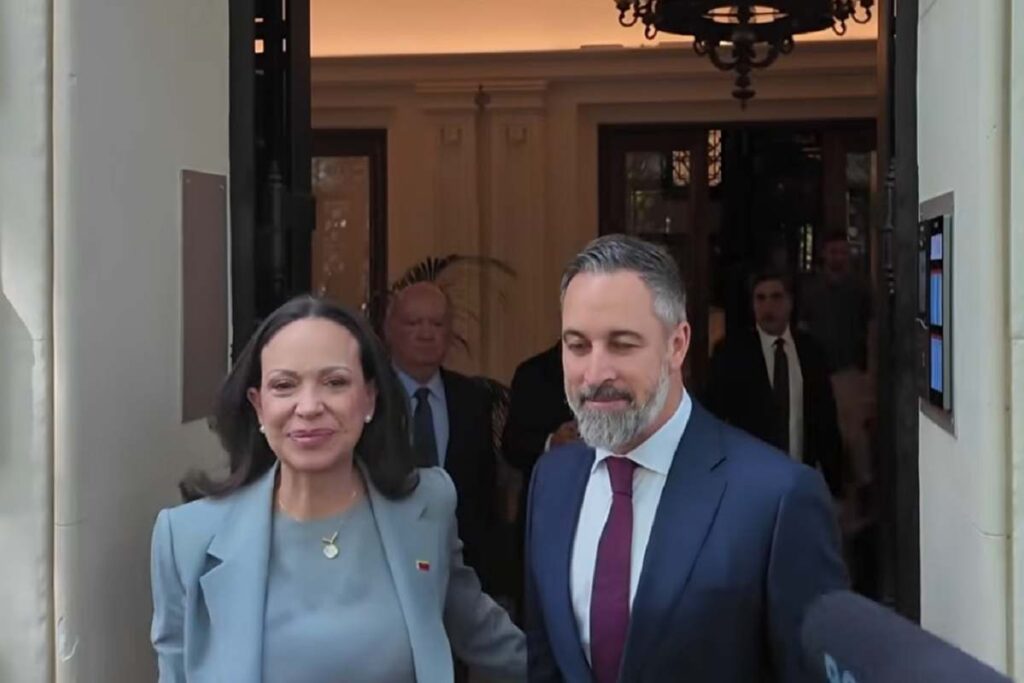 Machado con il leader di Vox