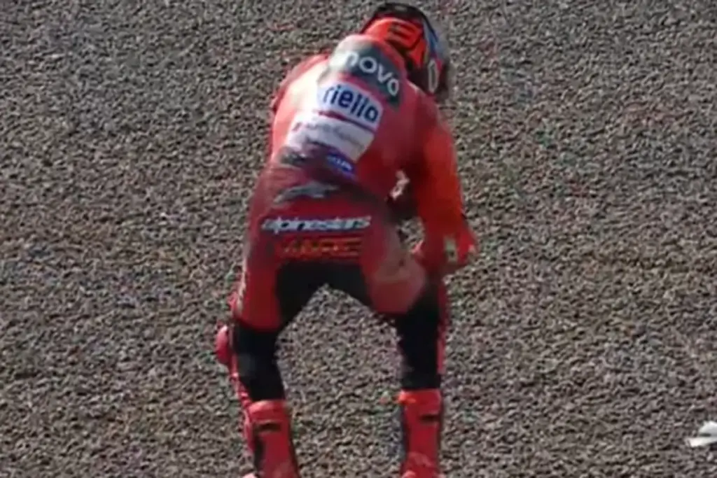 Marc Marquez dopo una caduta con la Ducati