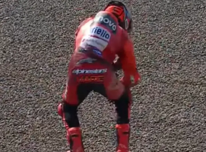 Marc Marquez dopo una caduta con la Ducati