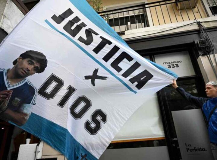 Striscione con Maradona