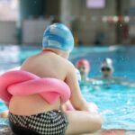 bambino in piscina