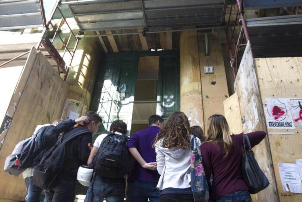 liceo bologna occupato