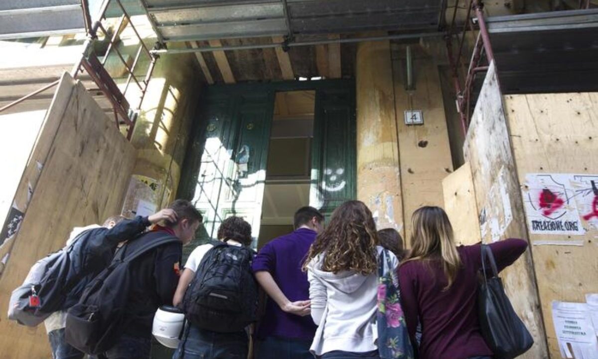 liceo bologna occupato