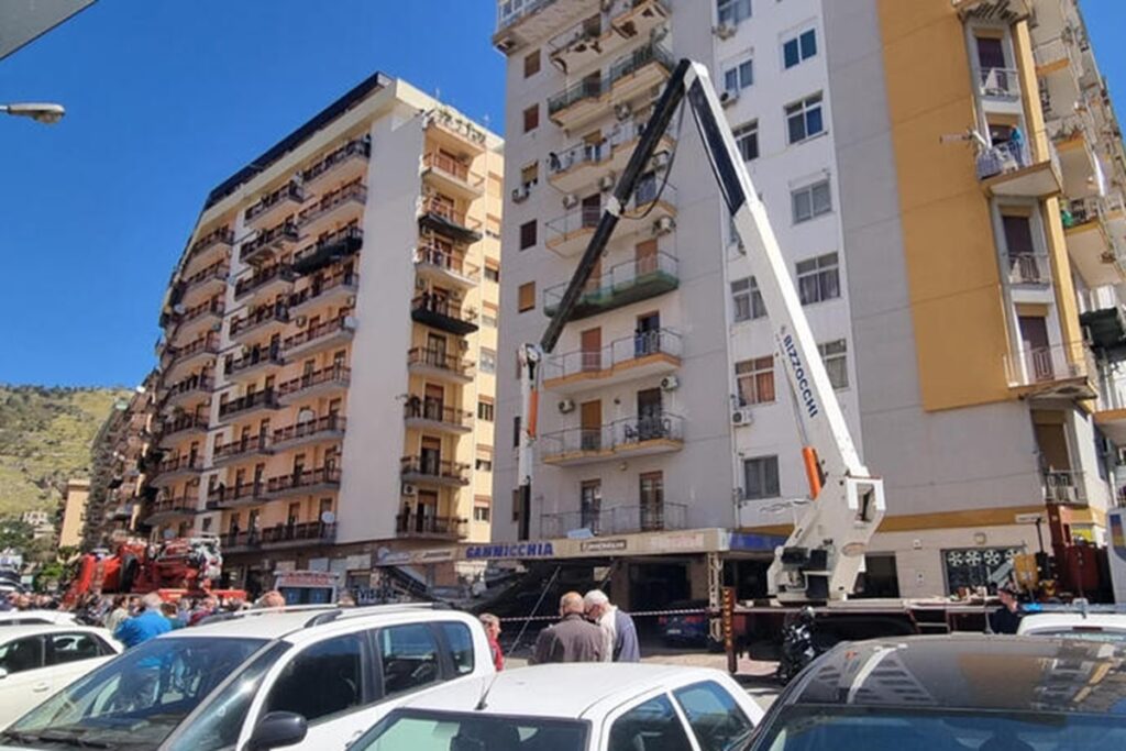 La strada dove due operai sono morti a Palermo