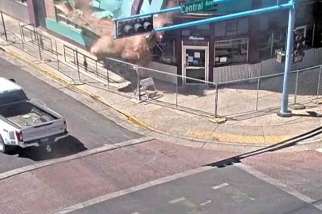 Il crollo della parete di un locale