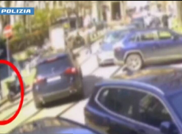 Un frame dello scippo a Milano