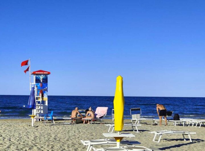 una spiaggia