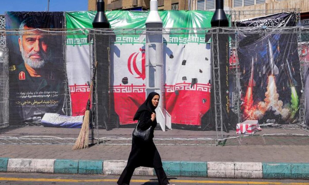 donna velata teheran