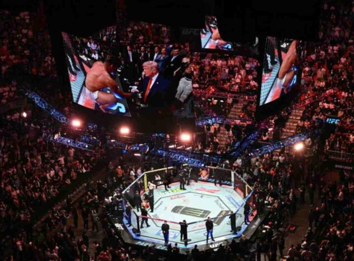 Mentre ad Islamabad i negoziati con l'Iran falliscono Trump è a Miami a vedere un incontro di lotta estrema