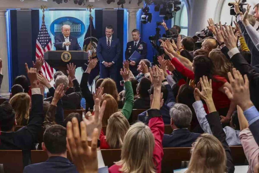 Trump risponde ai giornalisti