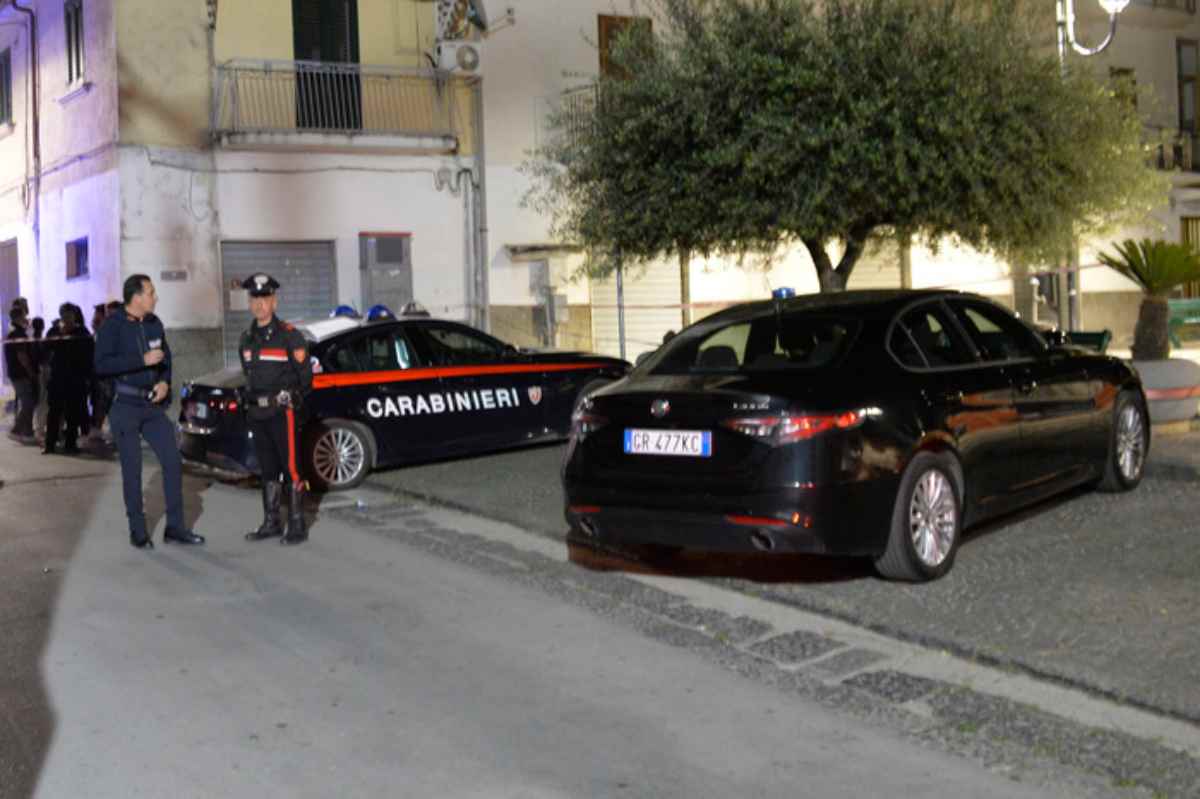 Carabinieri sul luogo in cui è stato ucciso Vincenzo Iannitti 