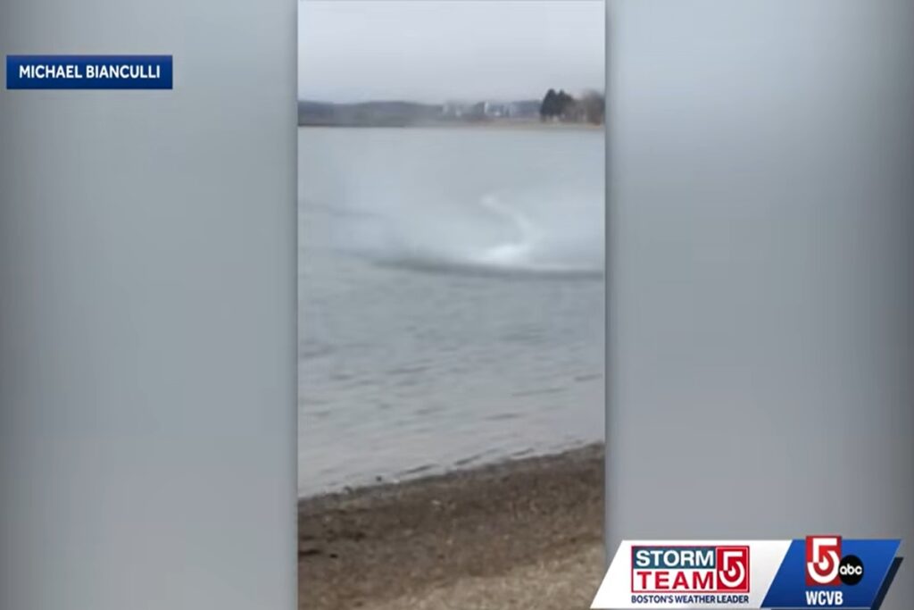 Il video di due vortici d'acqua ripresi da un passante a Boston