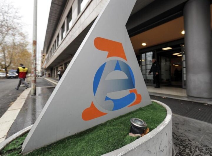 agenzia entrate logo