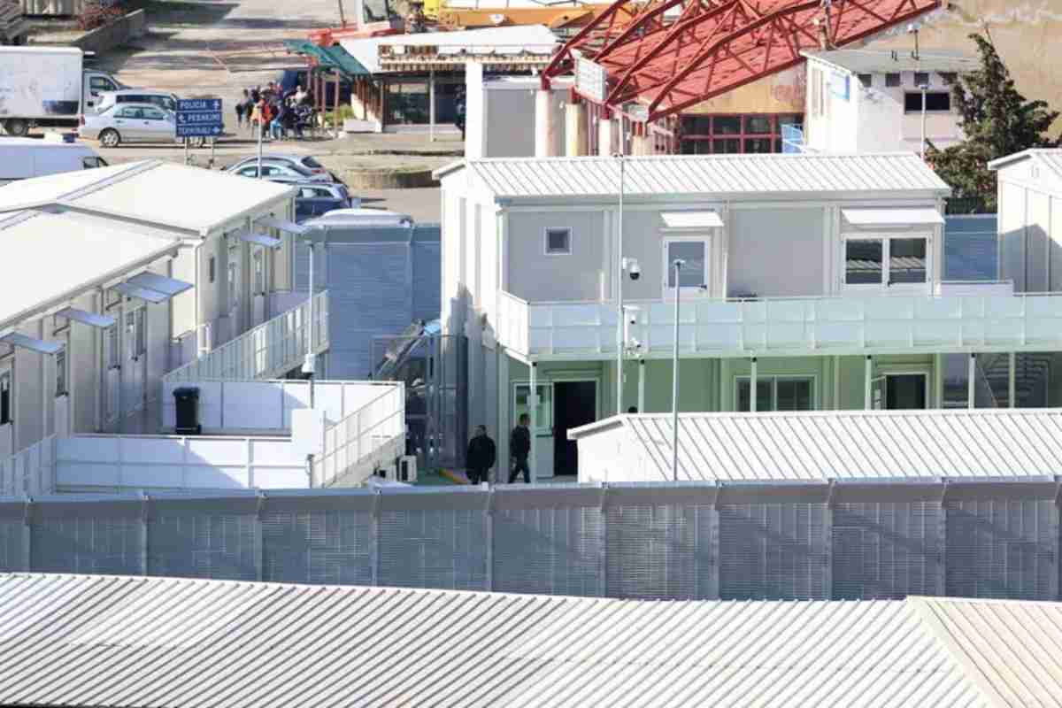 uno dei due centri per migranti italiani costruiti in Albania