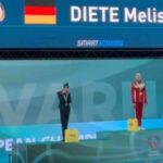 atleta ucraina chiude occhi inno russo