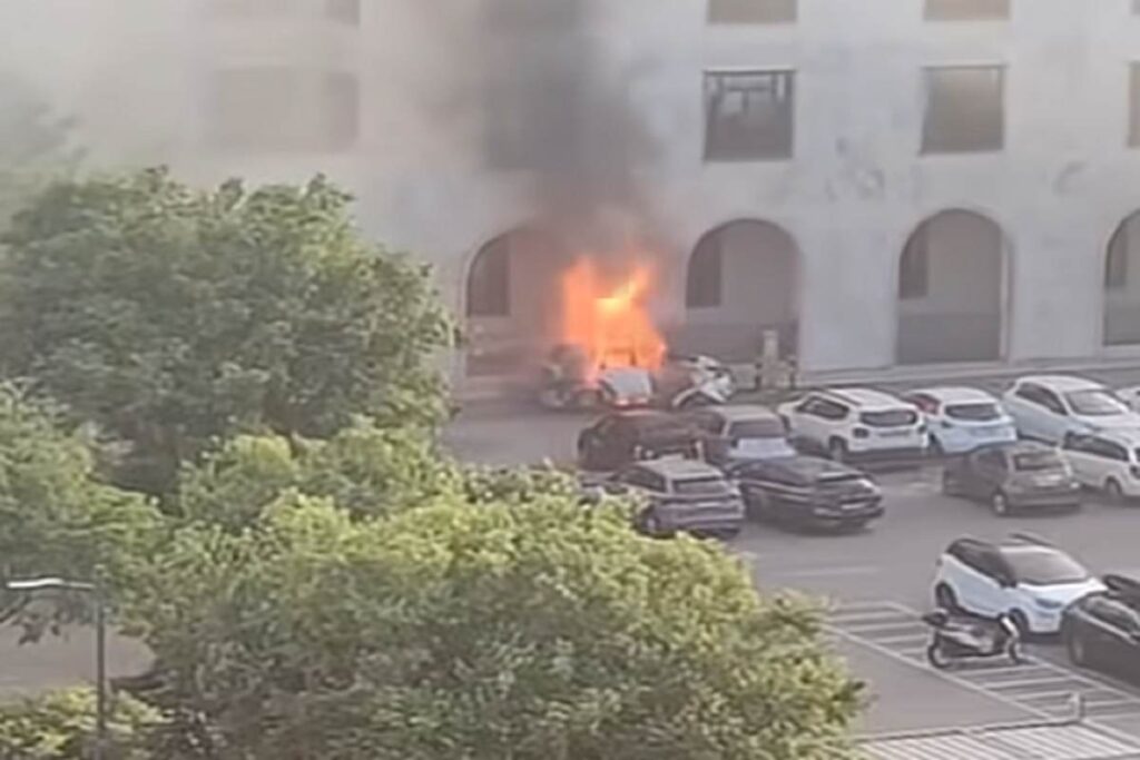 Auto esplode e va a fuoco a Senigallia
