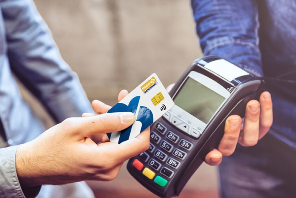 Un pagamento col bancomat