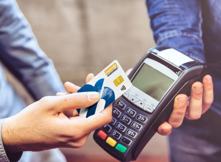 Un pagamento col bancomat