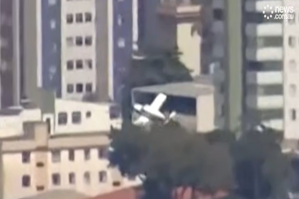 Il video dell'aereo che si è schiantato contro un edificio di Belo Horizonte
