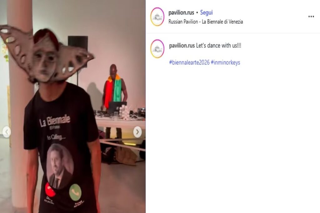 Biennale di Venezia, il video della festa al padiglione Russo: sulla t-shirt c'è la faccia de "El Patron" Pietrangelo Buttafuoco