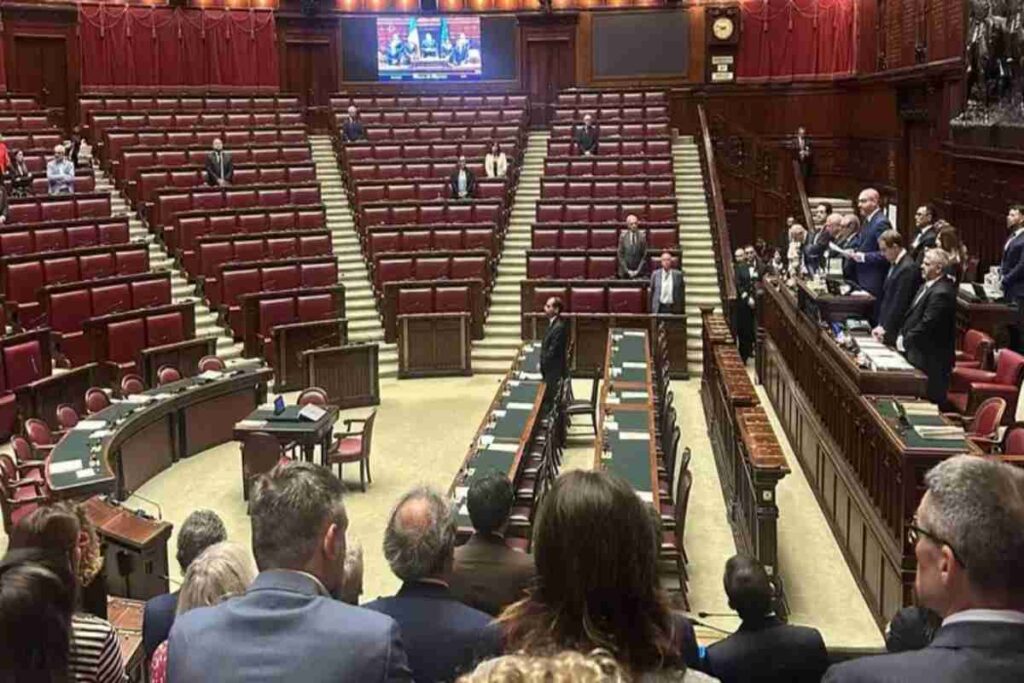 Cosa è accaduto alla camera durante la cerimonia per Matteotti, negli scranni di Fratelli d'Italia non c'è nessuno