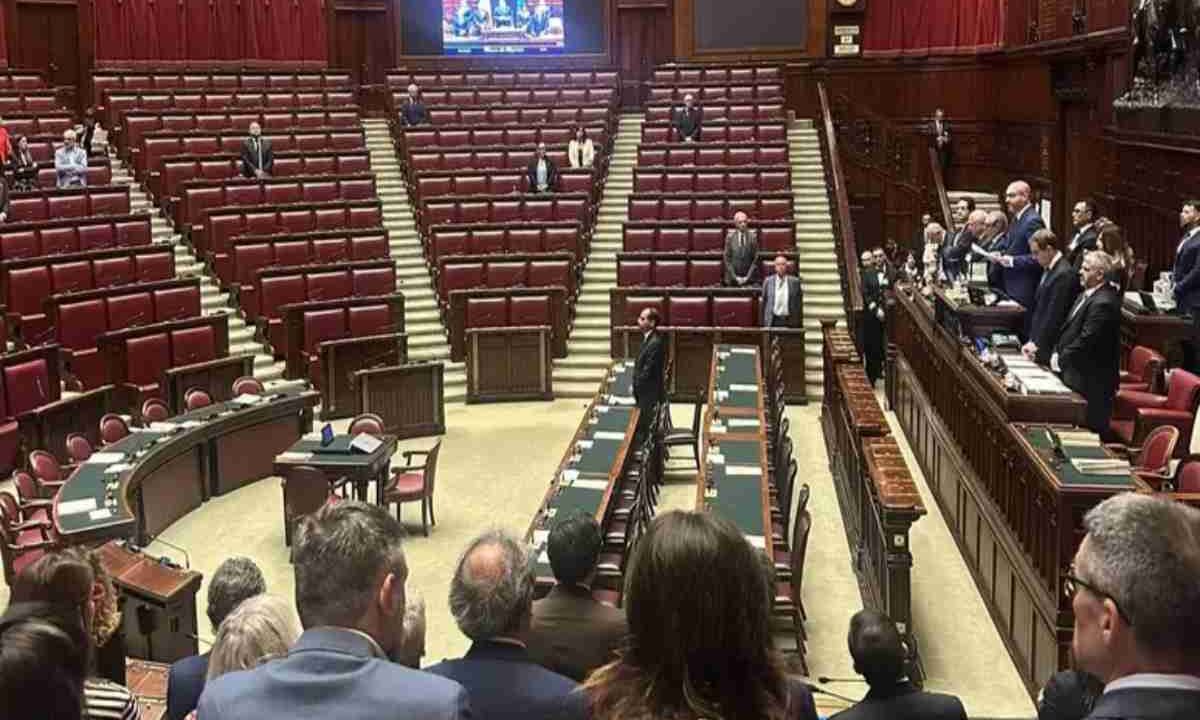 Cosa è accaduto alla camera durante la cerimonia per Matteotti, negli scranni di Fratelli d'Italia non c'è nessuno
