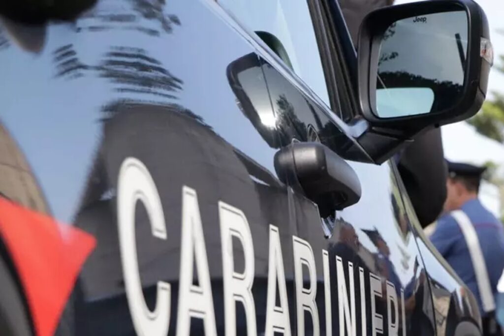 Una volante dei carabinieri