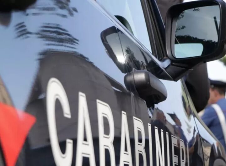 Una volante dei carabinieri