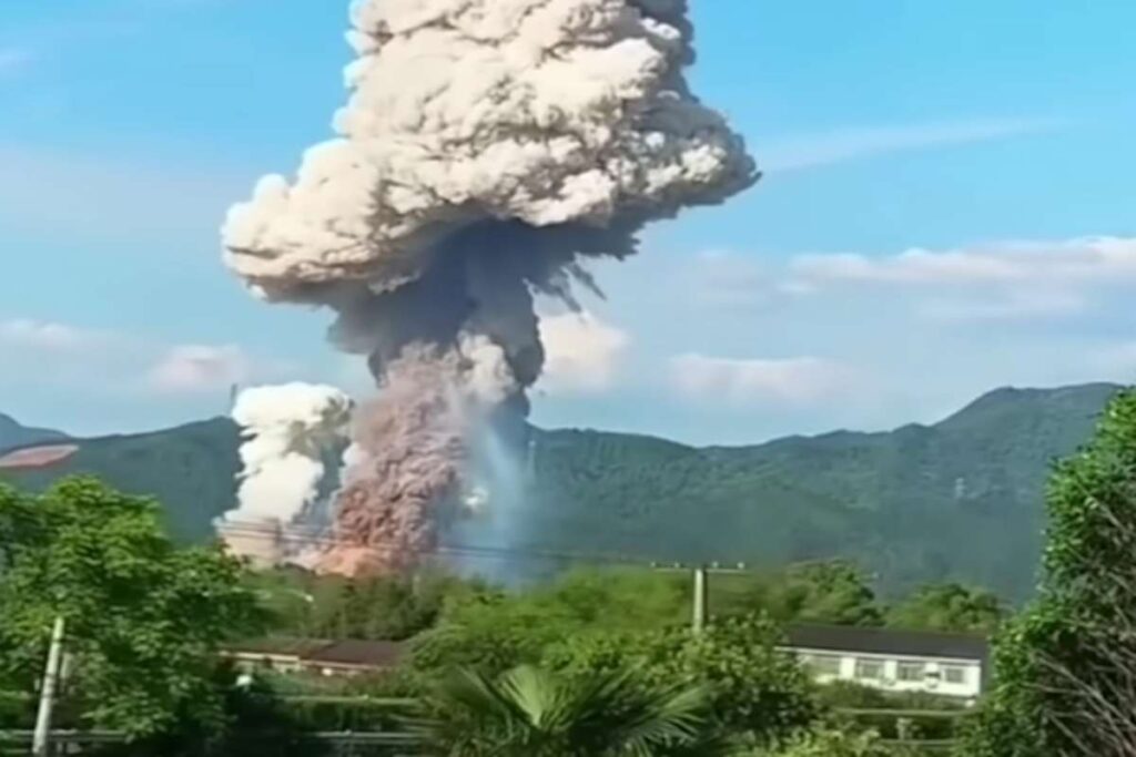 Esplosione fabbrica fuochi d'artificio in Cina