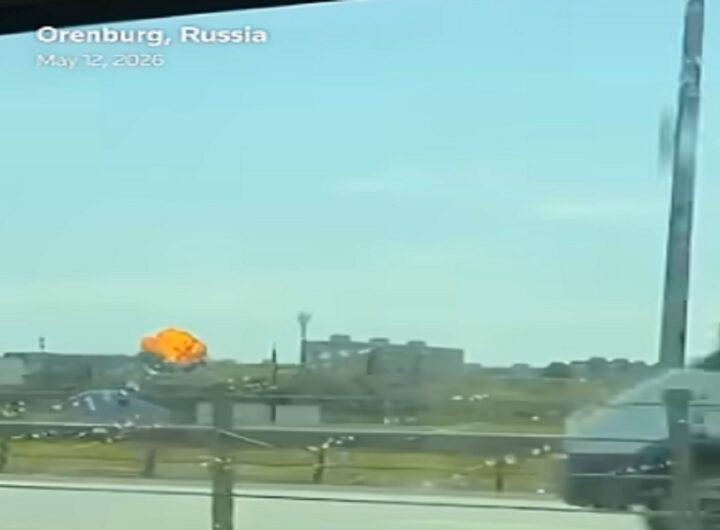 Il video del drone ucraino che colpisce un condominio a Orenburg in Russia