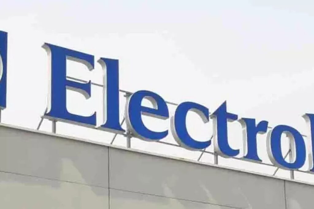 Electrolux dimezza la produzione in Italia e annuncia 1700 licenziamenti su 4500 dipendenti