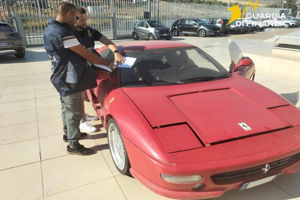 La Toyota trasformata in Ferrari