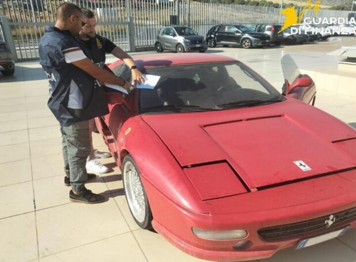 La Toyota trasformata in Ferrari