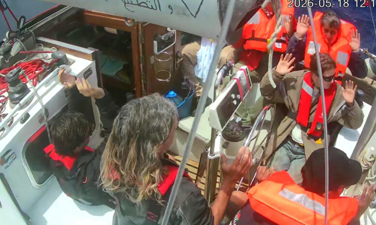 Una foto del fermo degli attivisti della Flotilla