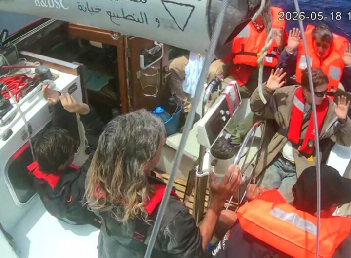 Una foto del fermo degli attivisti della Flotilla
