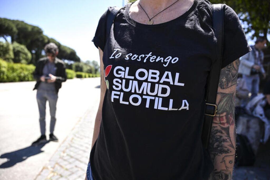 Una maglietta in sostegno della Global Sumud Flotilla