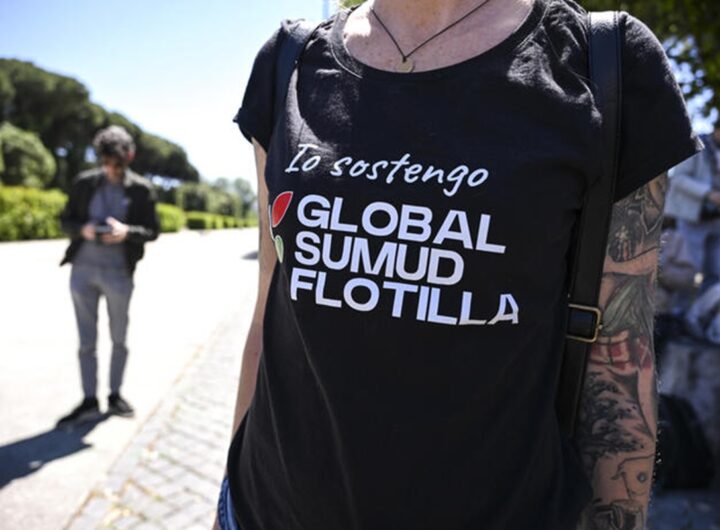 Una maglietta in sostegno della Global Sumud Flotilla