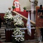 Funerale di Alex Zanardi, sotto all'altrare la sua handbike