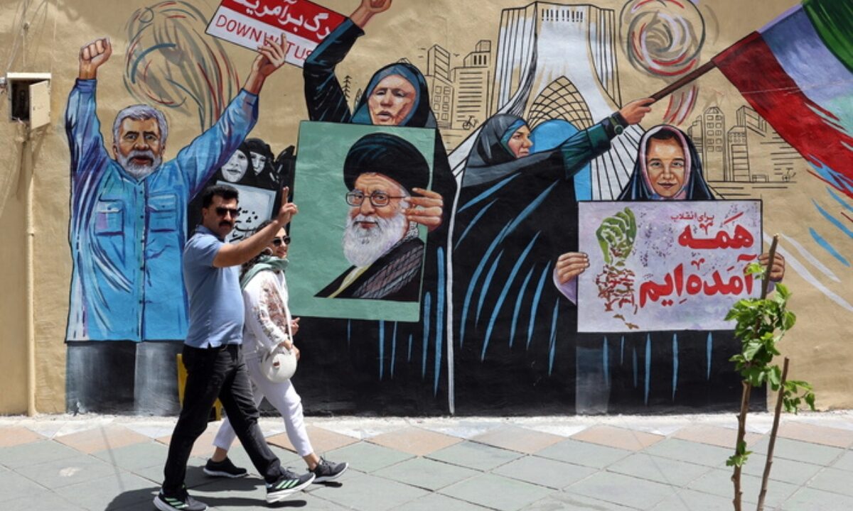 iran murales