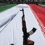 La bandiera iraniana durante una manifestazione
