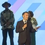 Il video di Macron che rimprovera i giovani a Nairobi: "Fate troppo rumore, se non siete interessati andatevene"