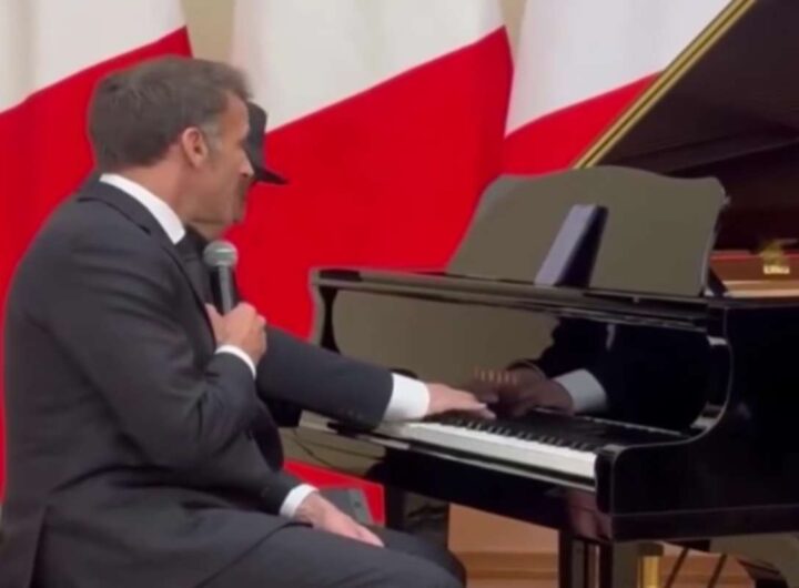 Macron canta