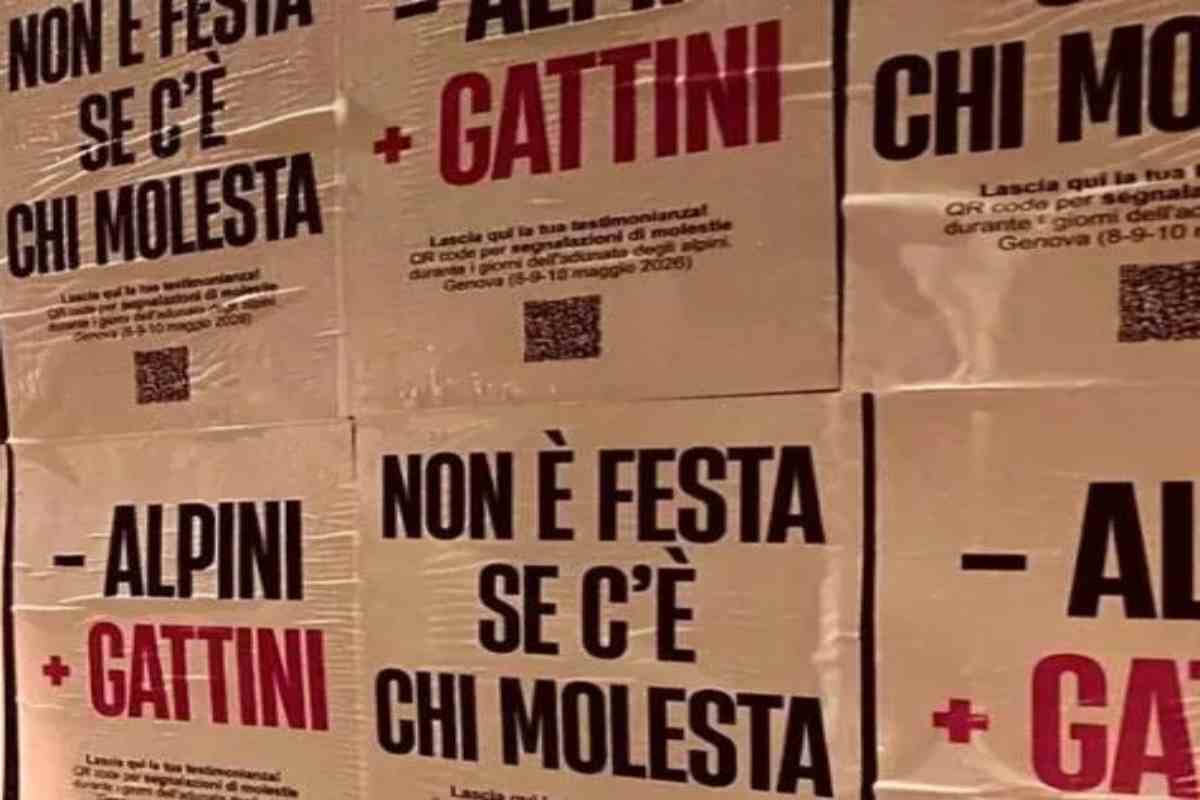 Manifesti contro gli alpini apparsi a Genova