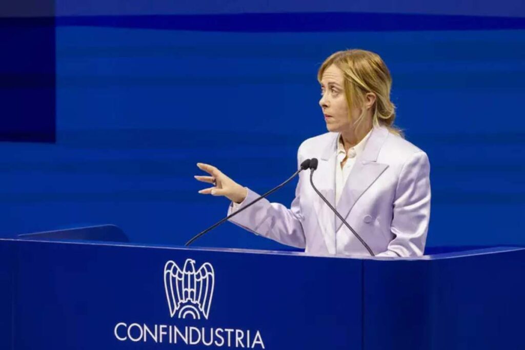 La premier all'assemblea di Confindustria