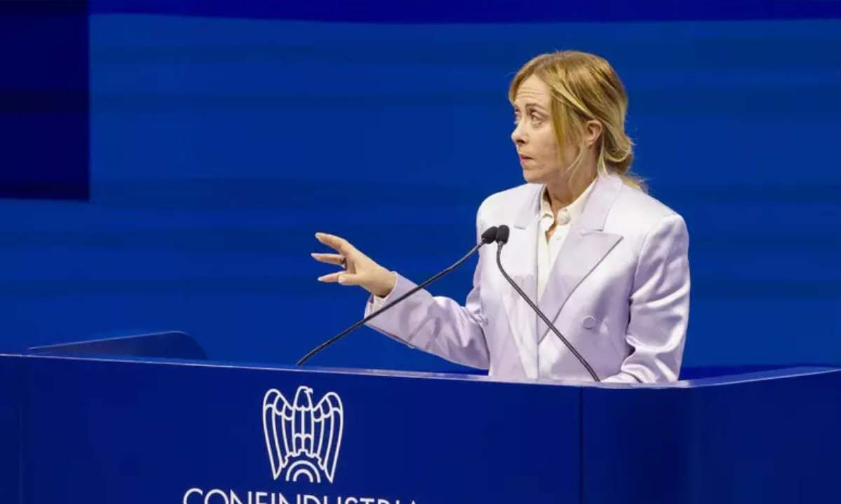 La premier all'assemblea di Confindustria