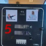 Adesivi di Meloni e Trump sulle pompe di benzina