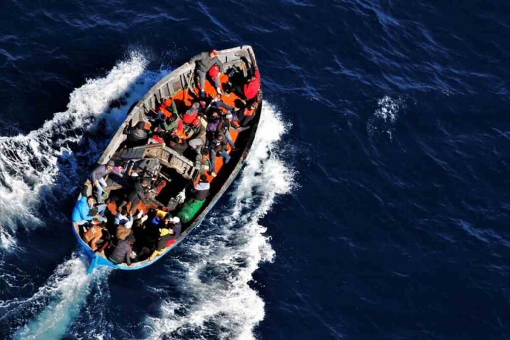 Barca piena di migranti